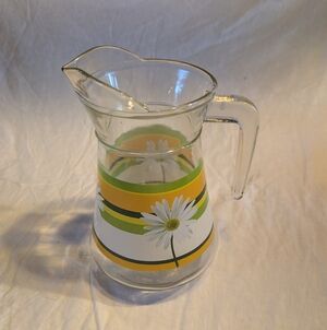 2/40$ Vintage Green Yellow Daisy Glass Pitcher